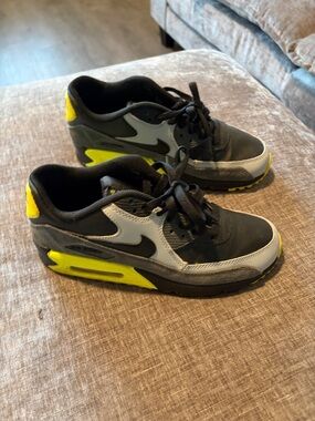 Nike Kids Black and Neon Yellow Low-Top Sneakers